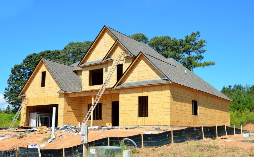 Zgodnie z bieżącymi kodeksami nowo wznoszone domy muszą być oszczędne.